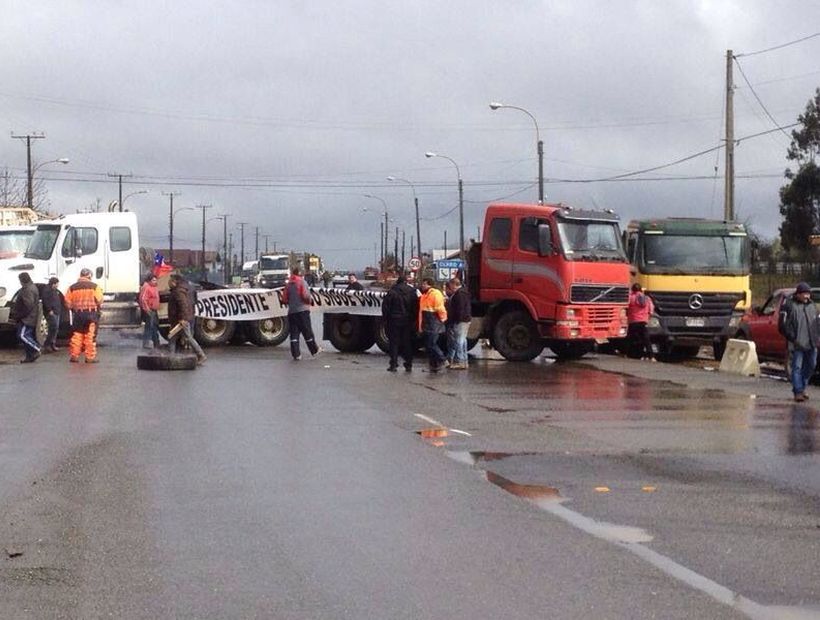 Camioneros dejaron aislada la Provincia de Arauco al cortar el tránsito en cuatro puntos de la Ruta 160