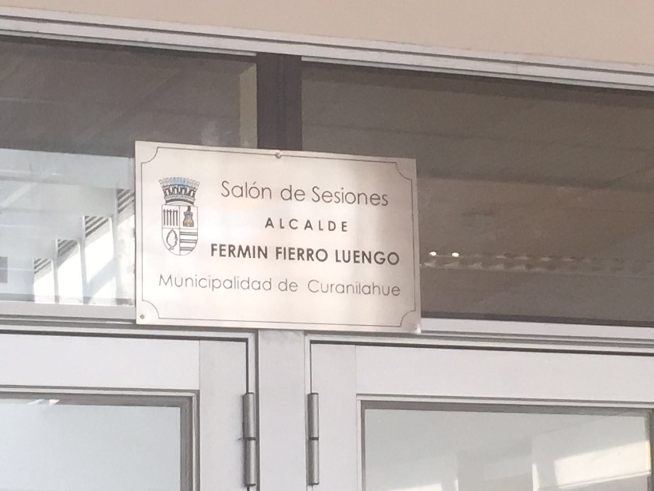 Salón de sesiones de concejales lleva nombre del ex alcalde Fermin Fierro