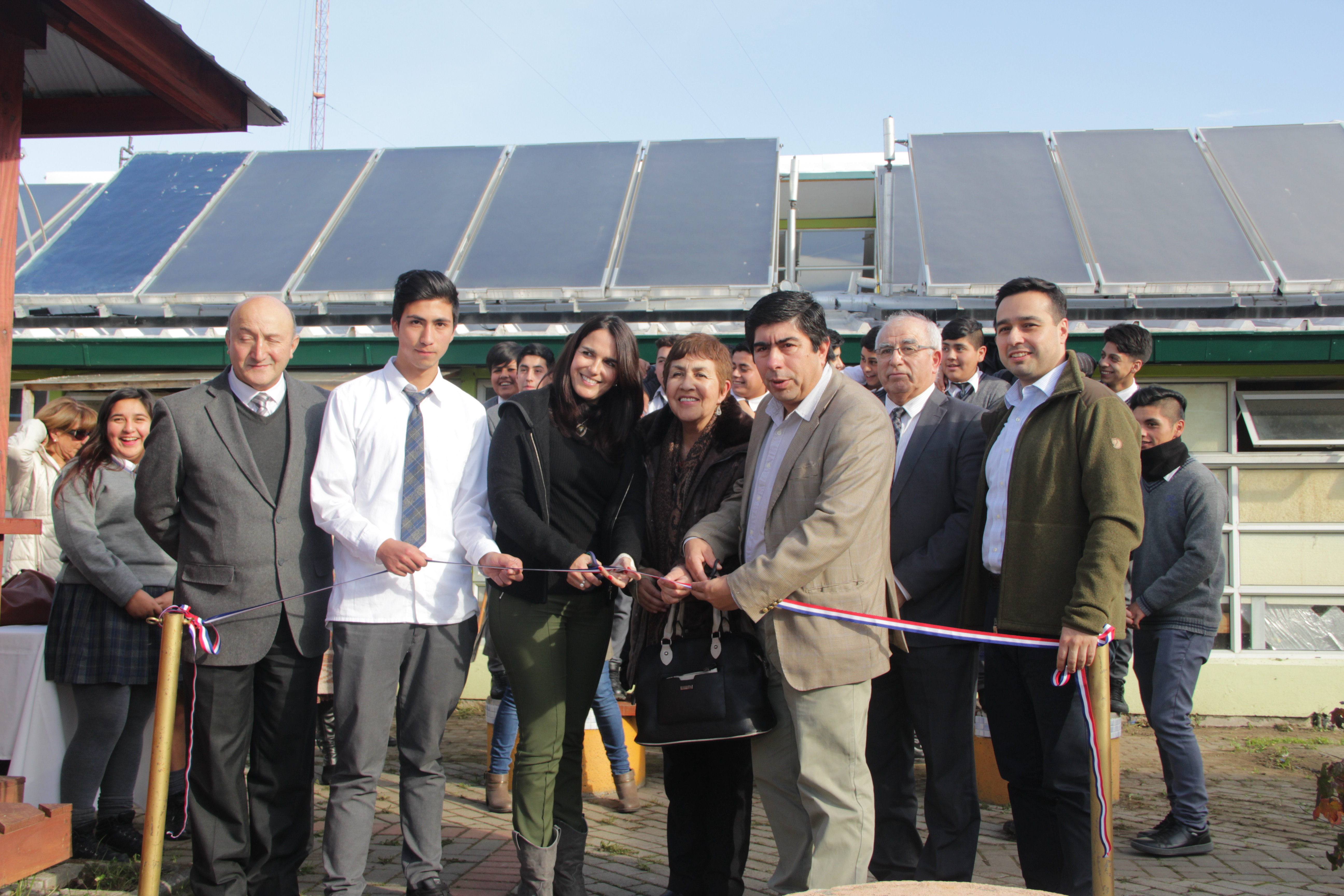 Inauguran sistemas solares térmicos en Lebu.