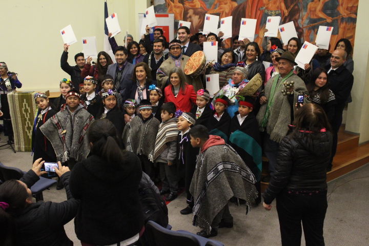Familias de Cañete recibieron subsidios para compra de tierra y para el fortalecimiento de la cultura Mapuche.