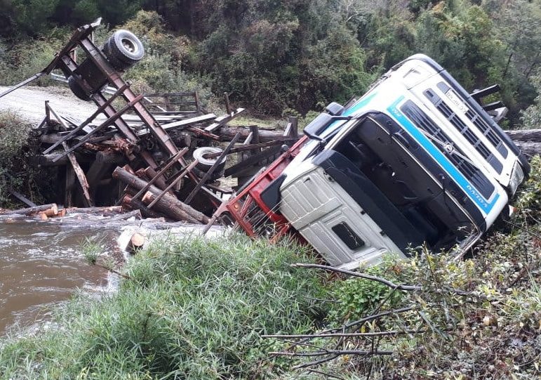 7 familias del sector Butamalal Bajo en Cañete quedaron aisladas tras la caída del puente “Amarillo”