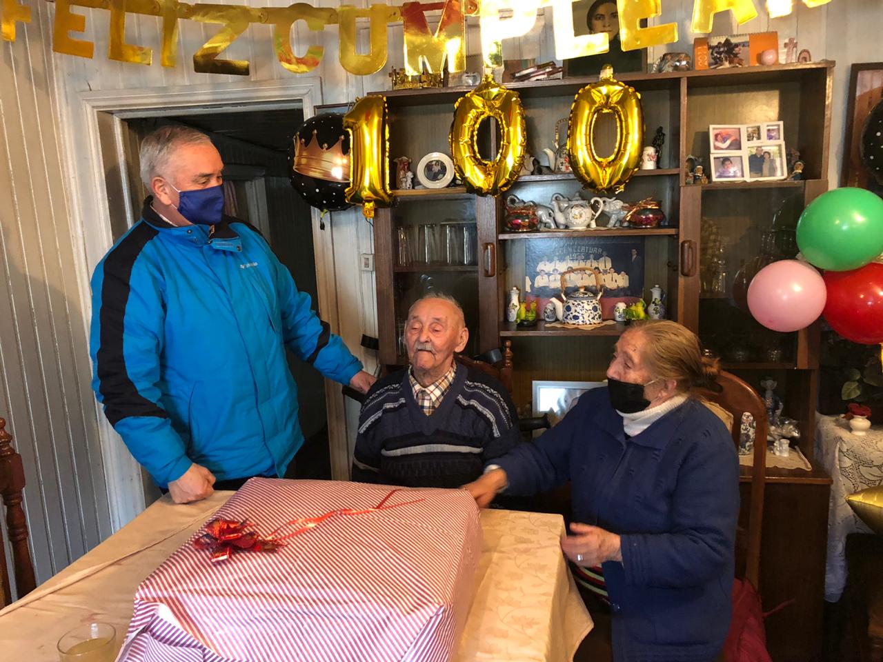 Emotivo Festejo: Alcalde de Curanilahue saludó a vecino al cumplir 100 años