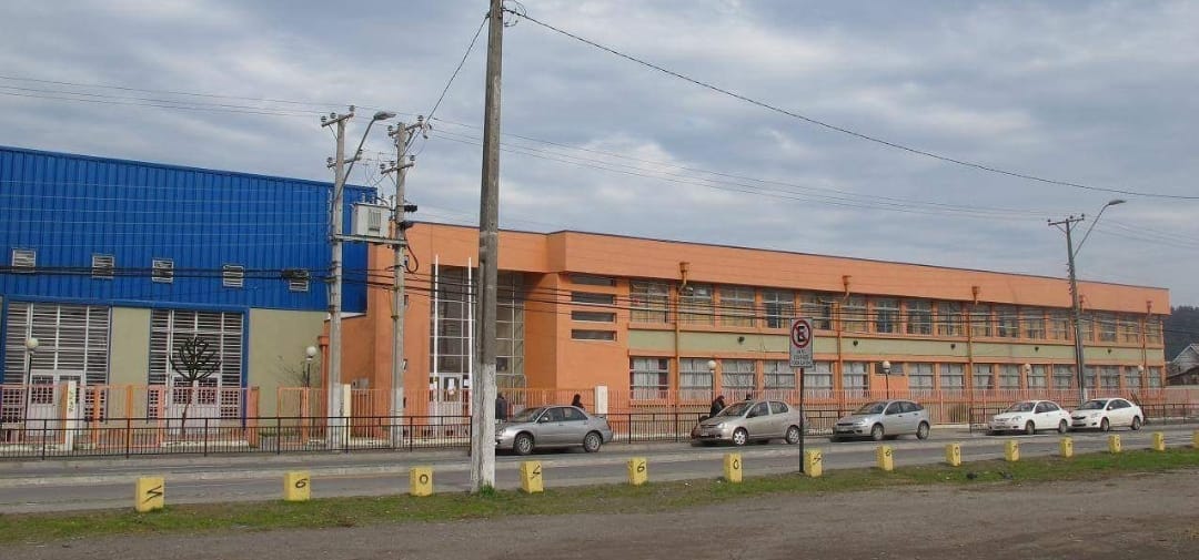 Profesor es apuñalado por apoderado tras riña en Liceo de Talcahuano