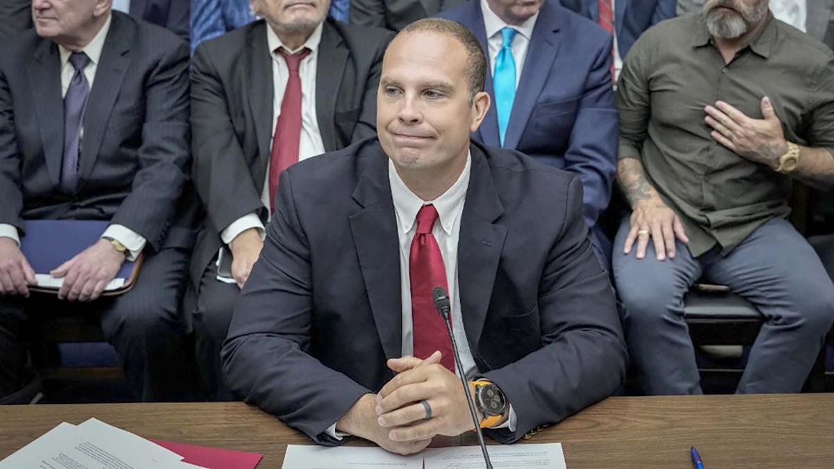 Exoficial de inteligencia asegura ante el Congreso que EEUU recuperó “elementos biológicos no humanos”
