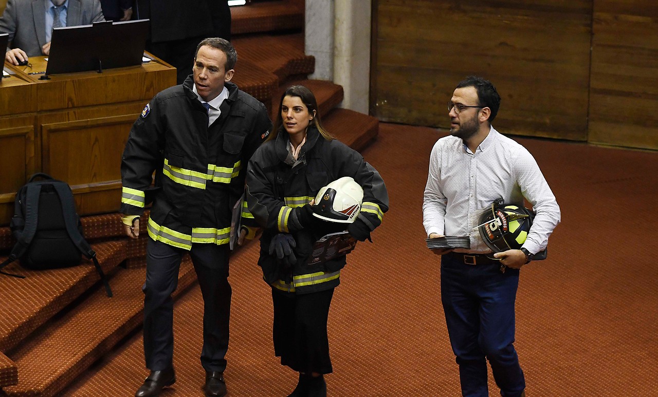 Suspenden a diputada Maite Orsini de Bomberos por inasistencia: Era voluntaria hace 4 años