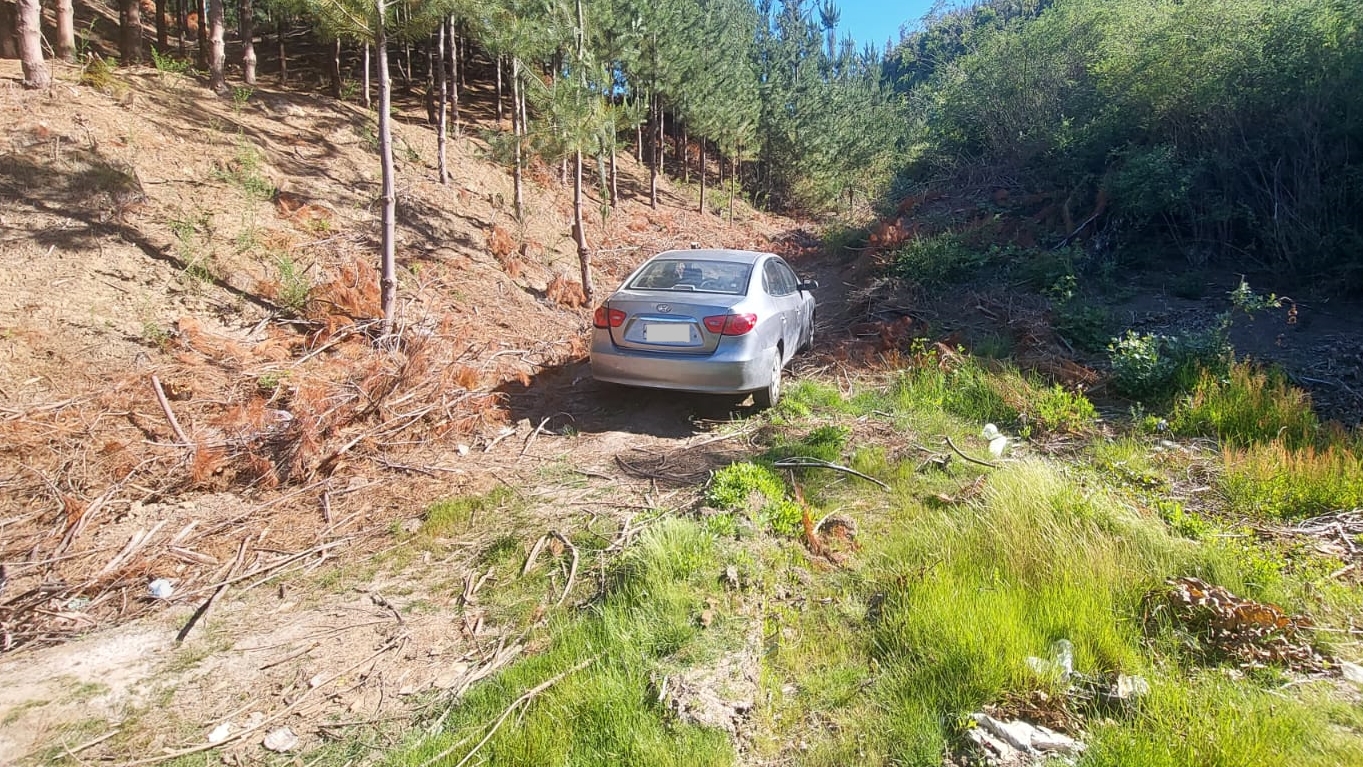 Curanilahue: Gracias al llamado de vecinos carabineros encuentra vehículo que habria participado en atracos