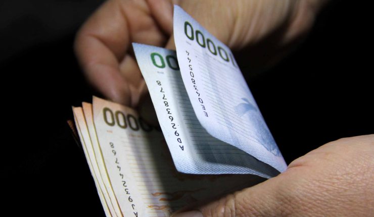 Desde este lunes el sueldo mínimo en Chile es 500 mil pesos