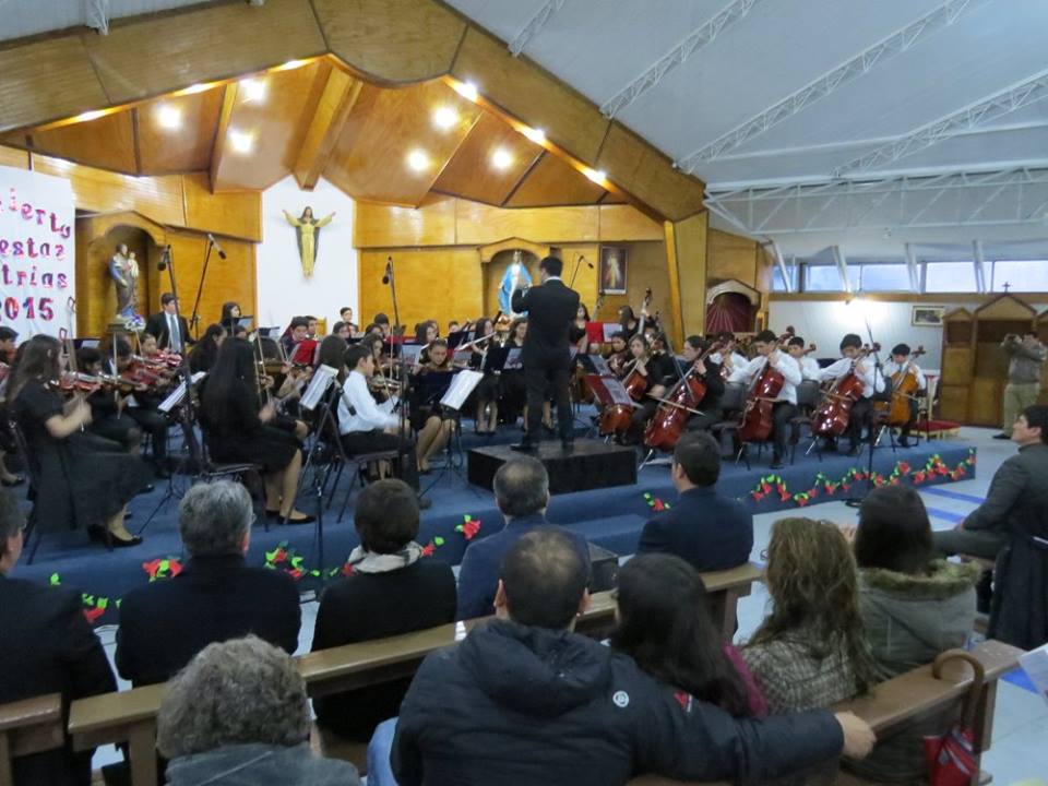 Orquesta juvenil se lució en evento de música clásica.