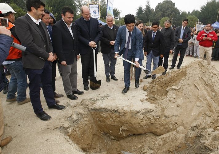 SE INSTALO PRIMERA PIEDRA DE NUEVO COMPLEJO DEPORTIVO QUE SE UBICARA EN EL BALNEARIO MUNICIPAL DE CURANILAHUE