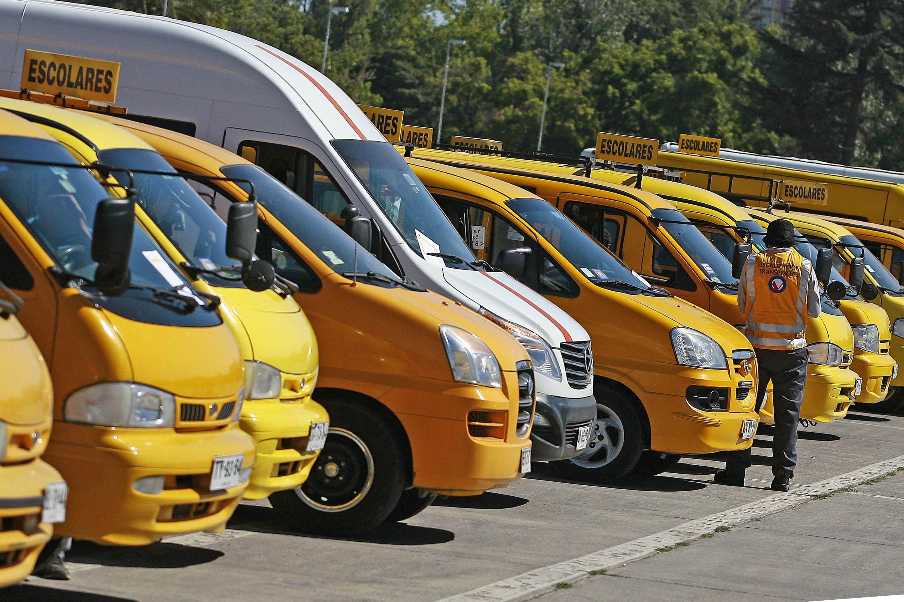 Transportistas escolares piden ayuda al Gobierno para enfrentar la crisis:  "Hemos sido olvidados".