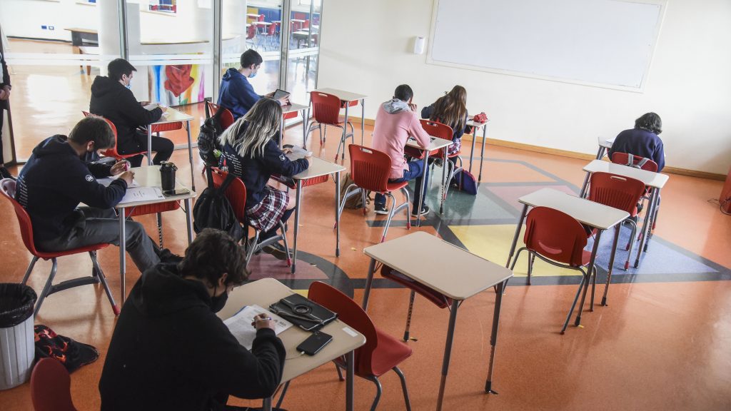 Concepción: Liceos regresan a clases presenciales y universidades preparan su regreso