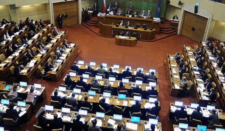 Parlamentarios rechazan proyecto que rebajaba impuesto específico a los combustibles