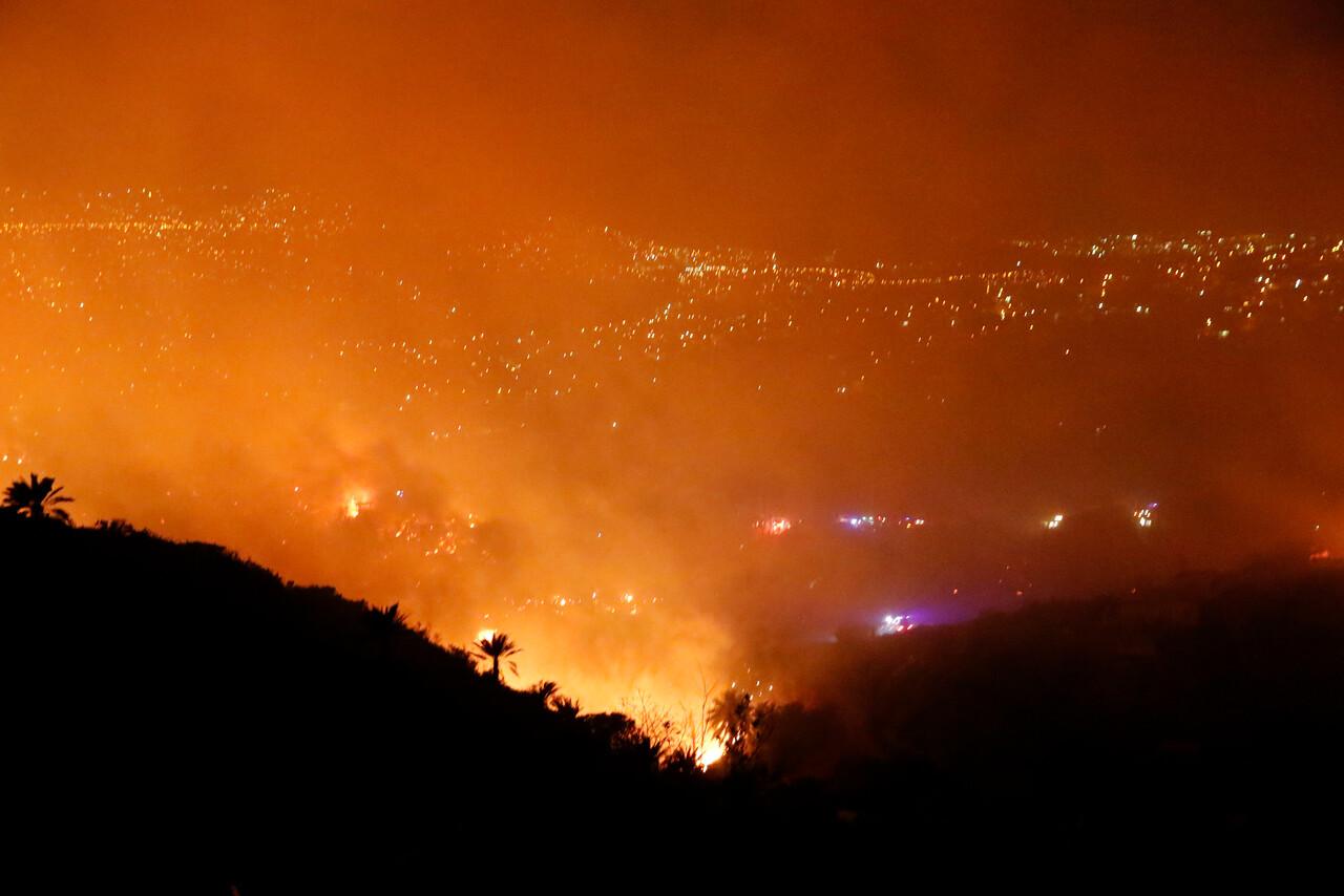Viña del Mar: Feroz incendio no da tregua y deja más de 500 viviendas consumidas