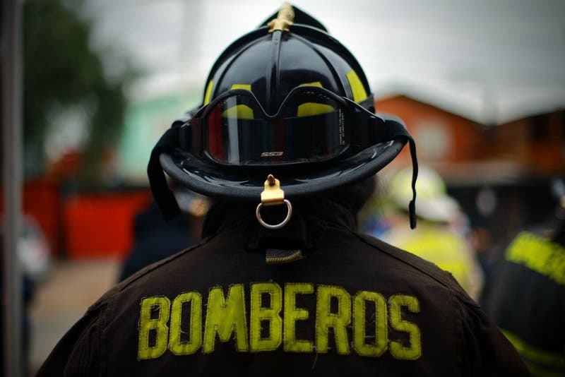 Bomberos es la institución mejor evaluada en Chile