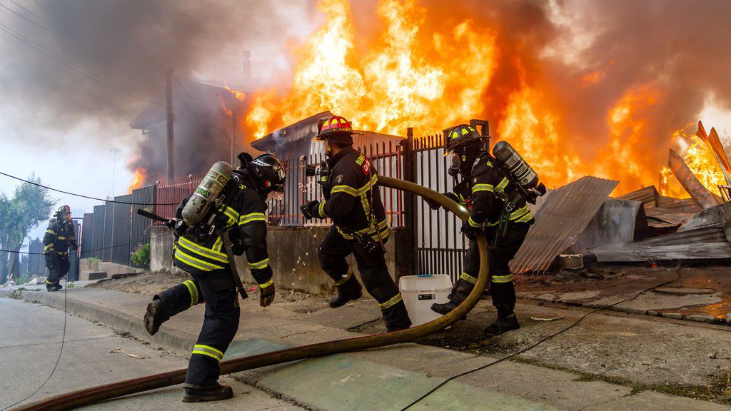 30 incendios forestales siguen en combate en O’Higgins, Maule, Ñuble, Bío Bío y La Araucanía