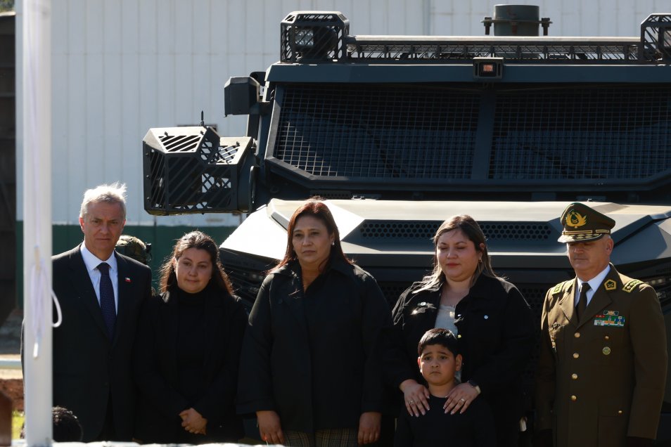 Presidente Kast estuvo en homenaje a carabineros asesinados en Cañete